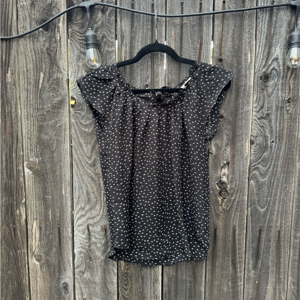 CLEARANCE 3/$15 Lauren Conrad Black Sleeveless Pleated Scoop Neck tank top blous